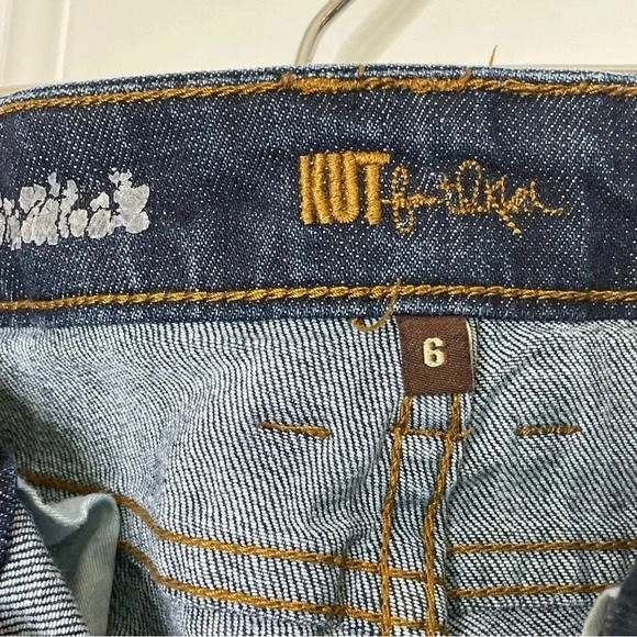 Kut from the Kloth Straight Leg Jeans 6 - Picture 4 of 6